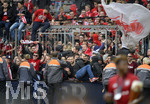 14.05.2016, Fussball 1.Bundesliga 2015/2016, 34.Spieltag, FC Bayern Mnchen - Hannover 96, in der Allianz-Arena Mnchen. Deutscher Meister Bayern feiert den Titel. die Fans strmen den Platz