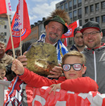 15.05.2016, Fussball 1.Bundesliga 2015/2016, FC Bayern Mnchen feiert die 26.Deutsche Meisterschaft am Rathausbalkon in Mnchen. Bayernfans.