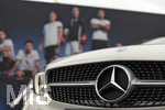 25.05.2016,  Fussball DFB-Nationalmannschaft, Vorbereitung zur EM-2016, Trainingslager in Ascona im Tessin (Schweiz). Im Pressezentrum steht ein Wagen von Sponsor Mercedes Benz, dahinter ein Bild der Mannschaft.