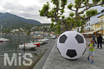 26.05.2016,  Fussball DFB-Nationalmannschaft, Vorbereitung zur EM-2016, Trainingslager in Ascona im Tessin (Schweiz). Stadtansichten, Promenade am See mit einem groen Plastik-Fussball.