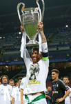 28.05.2016,  Fussball Champions-League Finale 2016, Real Madrid - Atletico Madrid, im Guiseppe Meazza Stadion in Mailand (Italien). Sergio Ramos (Real Madrid)  feiert mit dem Pokal.
