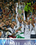 28.05.2016,  Fussball Champions-League Finale 2016, Real Madrid - Atletico Madrid, im Guiseppe Meazza Stadion in Mailand (Italien). die Spieler von Real Madrid feiern mit dem Pokal.