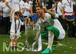 28.05.2016,  Fussball Champions-League Finale 2016, Real Madrid - Atletico Madrid, im Guiseppe Meazza Stadion in Mailand (Italien). Sergio Ramos (Real Madrid)  feiert mit dem Pokal.