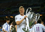 28.05.2016,  Fussball Champions-League Finale 2016, Real Madrid - Atletico Madrid, im Guiseppe Meazza Stadion in Mailand (Italien). Real Madrid feiert den Sieg im Champions League Finale und den Gewinn des Champions League Pokal. Toni Kroos (Real Madrid) ) 