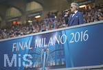 28.05.2016,  Fussball Champions-League Finale 2016, Real Madrid - Atletico Madrid, im Guiseppe Meazza Stadion in Mailand (Italien). der italienischen Tenor Andrea Bocelli (ITA) singt die Champions League Hymne zur Erffnung
