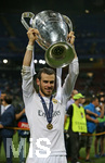 28.05.2016,  Fussball Champions-League Finale 2016, Real Madrid - Atletico Madrid, im Guiseppe Meazza Stadion in Mailand (Italien). Real Madrid feiert den Sieg im Champions League Finale und den Gewinn des Champions League Pokal. Gareth Bale (Real Madrid) 