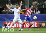 28.05.2016,  Fussball Champions-League Finale 2016, Real Madrid - Atletico Madrid, im Guiseppe Meazza Stadion in Mailand (Italien). v.l. Karim Benzema (Real Madrid) gegen Juanfran (Atletico Madrid) 