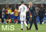 28.05.2016,  Fussball Champions-League Finale 2016, Real Madrid - Atletico Madrid, im Guiseppe Meazza Stadion in Mailand (Italien). v.l. Cristiano Ronaldo (Real Madrid) und Trainer Zinedine Zidane (Real Madrid) 