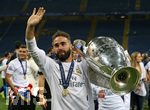28.05.2016,  Fussball Champions-League Finale 2016, Real Madrid - Atletico Madrid, im Guiseppe Meazza Stadion in Mailand (Italien). Real Madrid feiert den Sieg im Champions League Finale und den Gewinn des Champions League Pokal , Daniel Carvajal (Real Madrid) 