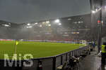 29.05.2016, Fussball Test-Lnderspiel, Deutschland - Slowakei, in der WWK-Arena Augsburg. Gewitterregen ber Augsburg sorgt fr eine lange Spielunterbrechung. 
