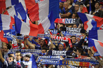 10.06.2016, Fussball EM-2016 Frankreich, Erffnungsspiel, Frankreich - Rumnien, im Stade de France in Paris. Die Franzsischen Fans feuern ihre Mannschaft an.