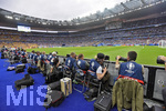10.06.2016, Fussball EM-2016 Frankreich, Erffnungsspiel, Frankreich - Rumnien, im Stade de France in Paris. Sportfotografen bei der Arbeit.