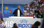 10.06.2016, Fussball EM-2016 Frankreich, Erffnungsspiel, Frankreich - Rumnien, im Stade de France in Paris. Dj David Guetta (Frankreich) an seinem Mischpult.