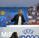 10.06.2016, Fussball EM-2016 Frankreich, Erffnungsspiel, Frankreich - Rumnien, im Stade de France in Paris. Dj David Guetta (Frankreich) an seinem Mischpult.