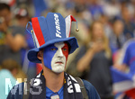 10.06.2016, Fussball EM-2016 Frankreich, Erffnungsspiel, Frankreich - Rumnien, im Stade de France in Paris. franzsischer Fan mit Gesichtsbemalung.