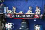 10.06.2016, Fussball EM-2016 Frankreich, Erffnungsspiel, Frankreich - Rumnien, im Stade de France in Paris. Im Offiziellen Fanshop der UEFA EM gibt es den offiziellen Spielball als Andenken zu kaufen.