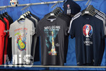 10.06.2016, Fussball EM-2016 Frankreich, Erffnungsspiel, Frankreich - Rumnien, im Stade de France in Paris. Im Offiziellen Fanshop der UEFA EM gibt es T-Shirts als Andenken zu kaufen.