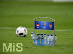 12.06.2016, Fussball EM-2016 Frankreich, Vorrunde, Deutschland - Ukraine, im Stade Pierre Mauroy in Lille (Frankreich). Getrnkeflaschen stehen bereit.