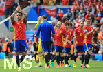 13.06.2016, Fussball EM-2016 Frankreich, Vorrunde, Spanien - Tschechien, in Toulouse, Thiago Alcantara (Spanien) und Spanisches Team bedankt sich bei ihren Fans