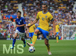 13.06.2016, Fussball EM-2016 Frankreich, Vorrunde, Italien - Schweden, in Toulouse, v.li: Marco Parolo (Italien) gegen Zlatan Ibrahimovic (Schweden)