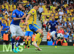 13.06.2016, Fussball EM-2016 Frankreich, Vorrunde, Italien - Schweden, in Toulouse, v.li: Andrea Barzagli (Italien) gegen Zlatan Ibrahimovic (Schweden)