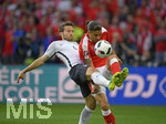 19.06.2016, Fussball EM-2016 Frankreich, Vorrunde, Schweiz - Frankreich, im Grand Stade in Lille. v.li: Yohan CABAYE (Frankreich) gegen Ricardo RODRIGUEZ (Schweiz).