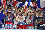 19.06.2016, Fussball EM-2016 Frankreich, Vorrunde, Schweiz - Frankreich, im Grand Stade in Lille. Fans Frankreich feuern ihre Mannschaft an.  