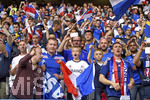 19.06.2016, Fussball EM-2016 Frankreich, Vorrunde, Schweiz - Frankreich, im Grand Stade in Lille. Fans Frankreich feuern ihre Mannschaft an.