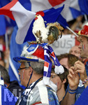 19.06.2016, Fussball EM-2016 Frankreich, Vorrunde, Schweiz - Frankreich, im Grand Stade in Lille. Fans Frankreich, mit dem Gallischen Hahn auf dem Kopf.
