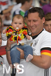 19.06.2016, Fussball EM-2016 Frankreich, Vorrunde, Schweiz - Frankreich, im Grand Stade in Lille. deutsches Baby mit seiner Familie im Stadion.