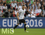 19.06.2016, Fussball EM-2016 Frankreich, Vorrunde, Schweiz - Frankreich, im Grand Stade in Lille. Mesut zil (Deutschland) am Ball.