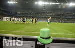 22.06.2016, Fussball EM-2016 Frankreich, Vorrunde, Italien - Irland, im Grand Stade Lille Metropole, Lille. Die Iren feiern den Sieg auf dem Platz, auf der Bande liegt ein grner Irischer Hut eines Fans.