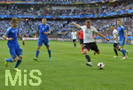 26.06.2016, Fussball EM-2016 Frankreich, Achtelfinale, Deutschland - Slowakei, im im Grand Stade in Lille, v.l. Peter PEKARIK (SVK) gegen Lukas Podolski (Deutschland) 