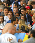 26.06.2016, Fussball EM-2016 Frankreich, Achtelfinale, Deutschland - Slowakei, im im Grand Stade in Lille, Mats Hummels (Deutschland) ksst nach dem Spiel Cathy Hummels, seine Ehefrau  (Deutschland) 