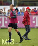 11.07.2016,  Fussball 1. Liga 2016/2017, FC Bayern Mnchen,  Trainingsauftakt an der Sbenerstrasse, v.l. Holger Badstuber (FC Bayern Mnchen) und Trainer Carlo Ancelotti (FC Bayern Mnchen) 