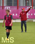 11.07.2016,  Fussball 1. Liga 2016/2017, FC Bayern Mnchen,  Trainingsauftakt an der Sbenerstrasse, v.l. Felix Gtze (Bayern Mnchen) und Trainer Carlo Ancelotti (FC Bayern Mnchen) 