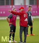 14.07.2016,  Fussball 1. Liga 2016/2017, FC Bayern Mnchen,  Training an der Sbenerstrasse, v.li: Franck Ribery (FC Bayern Mnchen) mit Trainer Carlo Ancelotti (FC Bayern Mnchen).