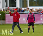 14.07.2016,  Fussball 1. Liga 2016/2017, FC Bayern Mnchen,  Training an der Sbenerstrasse, v.li: Trainer Carlo Ancelotti (FC Bayern Mnchen) mit Philipp Lahm (FC Bayern Mnchen).