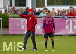 14.07.2016,  Fussball 1. Liga 2016/2017, FC Bayern Mnchen,  Training an der Sbenerstrasse, v.li: Trainer Carlo Ancelotti (FC Bayern Mnchen) mit Philipp Lahm (FC Bayern Mnchen).
