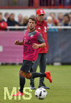 14.07.2016,  Fussball 1. Liga 2016/2017, FC Bayern Mnchen,  Training an der Sbenerstrasse, v.l. Juan Bernat (FC Bayern Mnchen) und Trainer Carlo Ancelotti (FC Bayern Mnchen) 