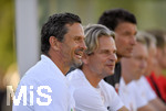 18.07.2016, Fussball Saison 2016/2017, Testspiel, FC Augsburg - SV Sandhausen, im Julius-Strohmeier-Stadion Mindelheim. Trainer Dirk Schuster (li, FC Augsburg) lacht.