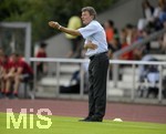 17.07.2016, Fussball Benefizspiel, U19/U21 FC Bayern Mnchen - Team Unterallgu, in Mindelheim. Trainer Egon Coordes am Spielfeldrand. 