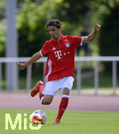 17.07.2016, Fussball Benefizspiel, U19/U21 FC Bayern Mnchen - Team Unterallgu, in Mindelheim. Okan Memetoglou (Bayern Mnchen) am Ball.