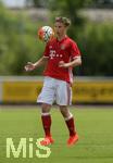 17.07.2016, Fussball Benefizspiel, U19/U21 FC Bayern Mnchen - Team Unterallgu, in Mindelheim. Niklas Tarnat (Bayern Mnchen) am Ball.