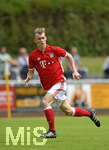 17.07.2016, Fussball Benefizspiel, U19/U21 FC Bayern Mnchen - Team Unterallgu, in Mindelheim. Benjamin Hadzic (Bayern Mnchen) am Ball. 