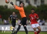 17.07.2016, Fussball Benefizspiel, U19/U21 FC Bayern Mnchen - Team Unterallgu, in Mindelheim. Torwart Daniel Brugner (Mindelheim) boxt den Ball weg.