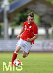 17.07.2016, Fussball Benefizspiel, U19/U21 FC Bayern Mnchen - Team Unterallgu, in Mindelheim. Elias Kollmann (Bayern Mnchen) am Ball.