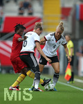 22.07.2016, Fussball Frauen-Lnderspiel , Testspiel, Deutschland - Ghana, in der Benteler-Arena Paderborn. v.l. Wasila De-Wura Soale (Ghana) gegen Simone Laudehr (Deutschland) und Leonie Maier (Deutschland) 
