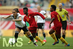 22.07.2016, Fussball Frauen-Lnderspiel , Testspiel, Deutschland - Ghana, in der Benteler-Arena Paderborn. v.l. Sara Dbritz (Deutschland) gegen Priscilla Okyere (Ghana) und Belinda Anane (Ghana)