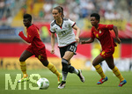 22.07.2016, Fussball Frauen-Lnderspiel , Testspiel, Deutschland - Ghana, in der Benteler-Arena Paderborn. v.l. Priscilla Okyere (Ghana) , Sara Dbritz (Deutschland) gegen Belinda Anane (Ghana) 